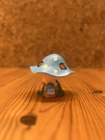 Dekorativ svampefigur med hus – miniature pynt i flere farver - Billede 3