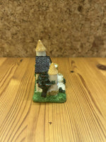 Miniature hus figur – dekorativt slot til samling og pynt - Billede 4