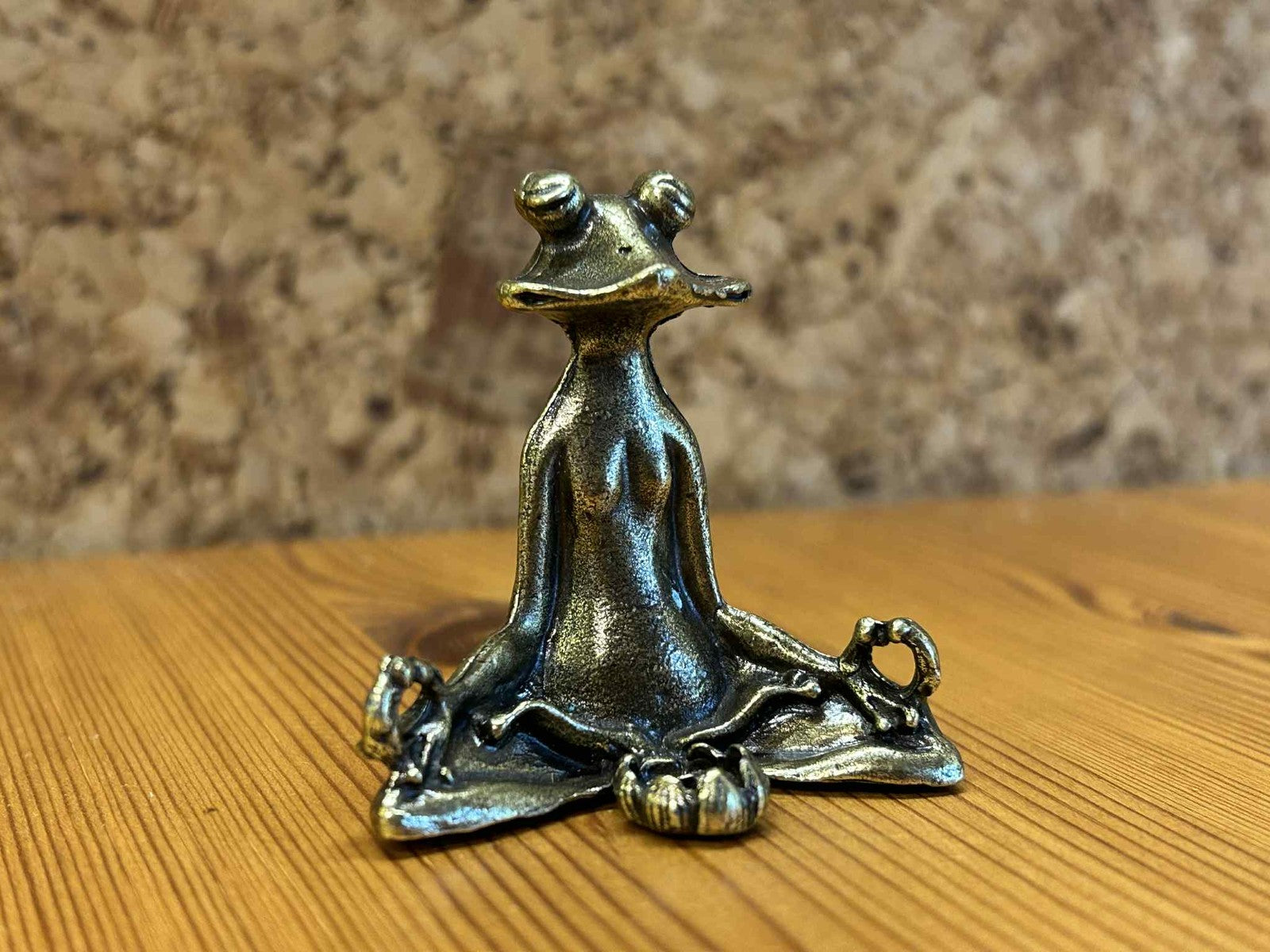 Frø Figur – Siddende