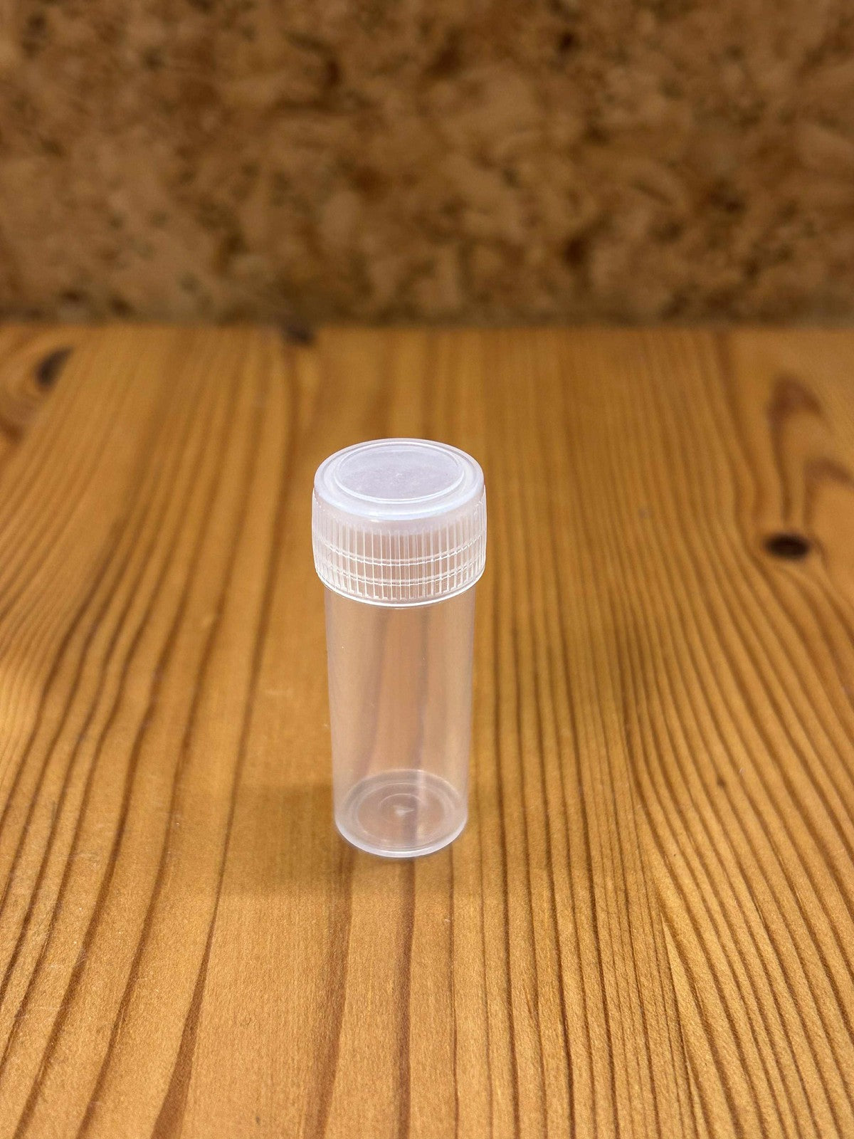 Plastbeholder med Skrue-Låg – 10 ml