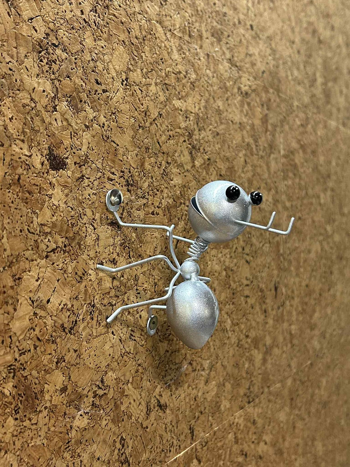 Moderne sølv myre figur i metal, unik dekoration til boligindretning